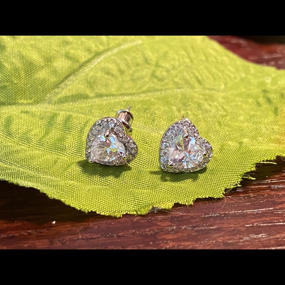 CZ Brilliant Heart Diamond Post Earring - White